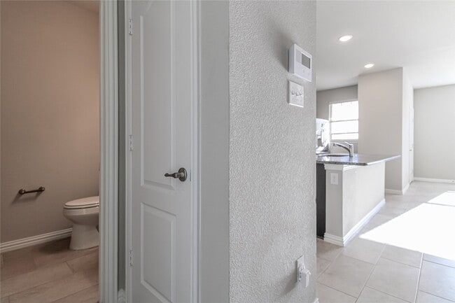 Building Photo - 2328 Greystone Dr