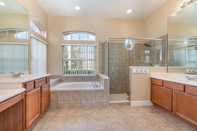 Building Photo - 611 Oceanside Blvd