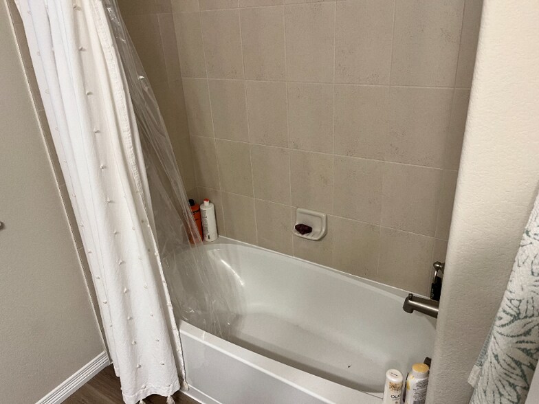 Building Photo - 4946 Olympus Dr