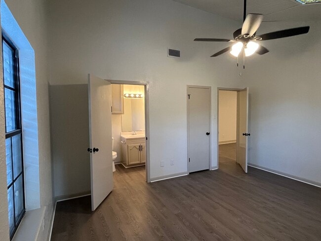 Building Photo - 3 Bedroom 2 Bath Southside!!