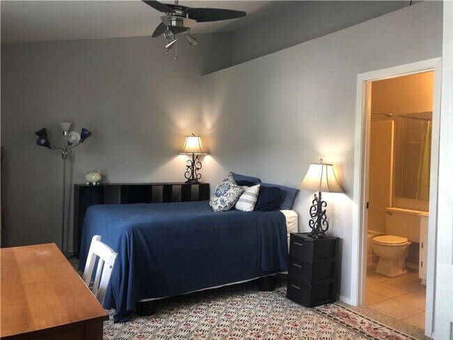 Building Photo - 2 Bed/2.5 Bath townhome - great Doraville ...