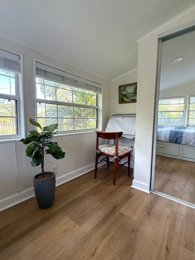 Building Photo - 2 Bedroom 2 Bath Annual Furnished Cottage ...