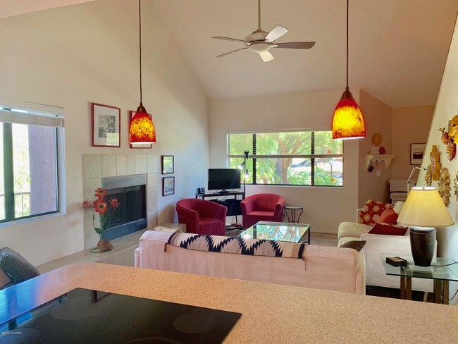 Building Photo - 5051 N Sabino Canyon Rd