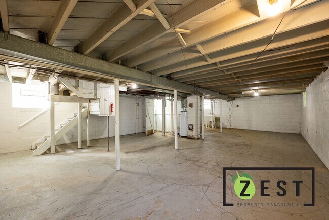 Building Photo - 15767 Pinehurst St