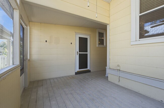 Building Photo - 1301 Clarke St