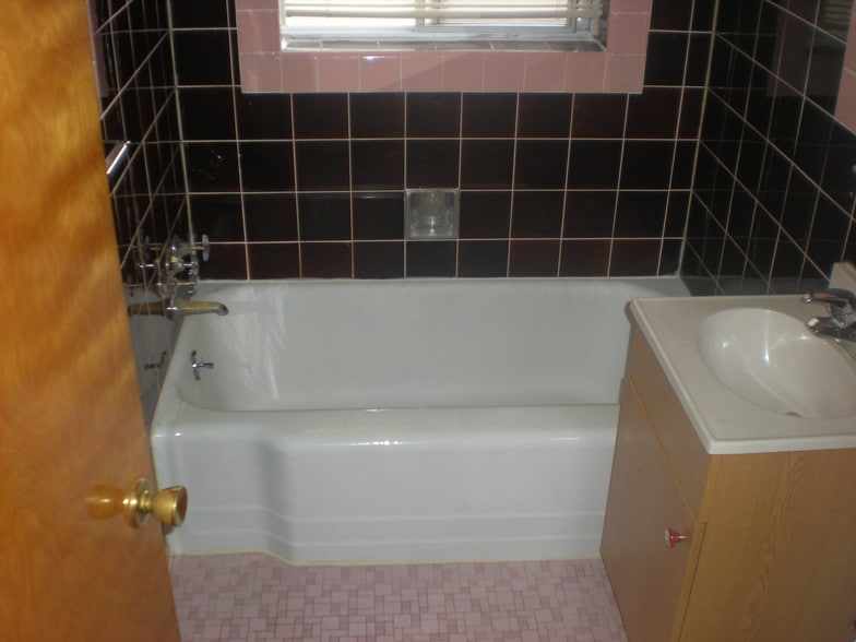BATH - 7146 Harding St