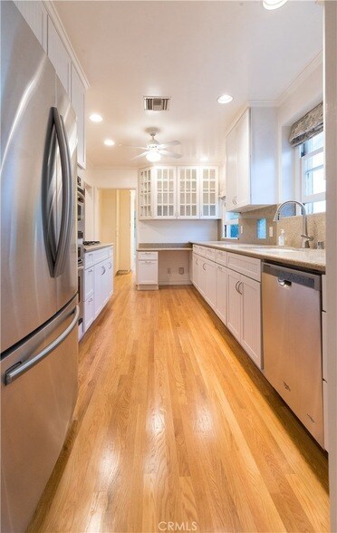 Building Photo - 13139 Valleyheart Dr