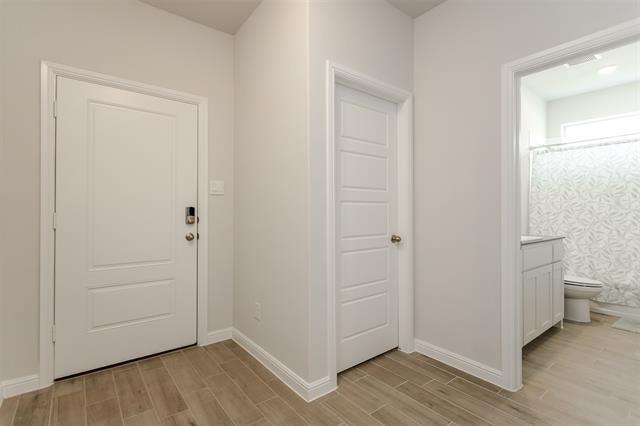 Building Photo - 960 Traction Trl