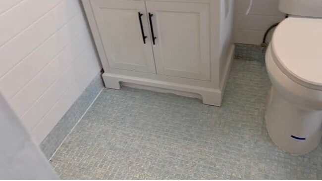 Building Photo - 226 Windsor J