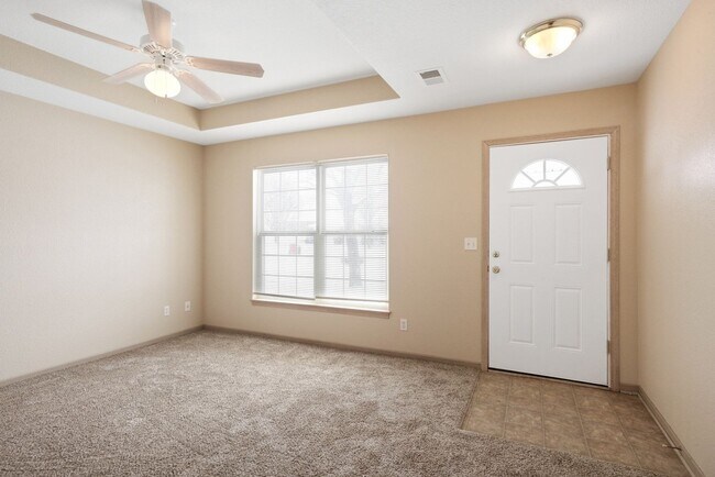 Building Photo - 2 bedroom 1.5 bath in Oak Grove-Available in July