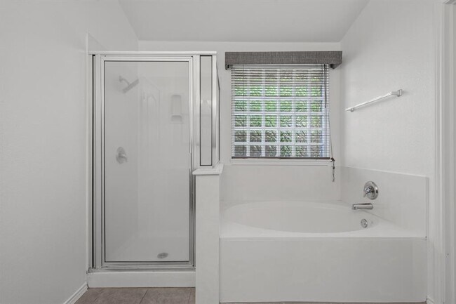 Building Photo - 315 Waterlily Way
