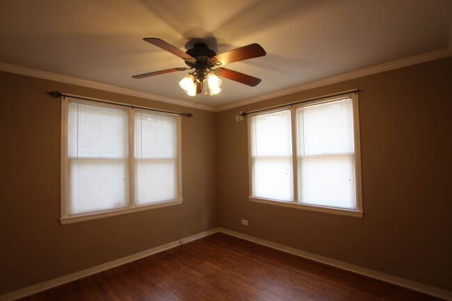 Building Photo - 3 Bedroom, 1.5 Bath Home in Central Tyler!
