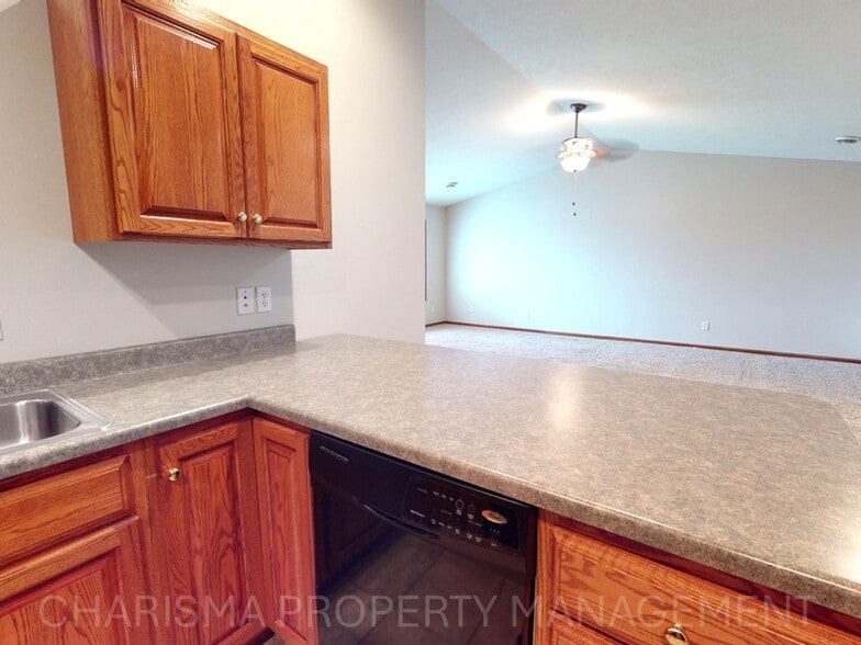 Building Photo - 304 Harvest Trl