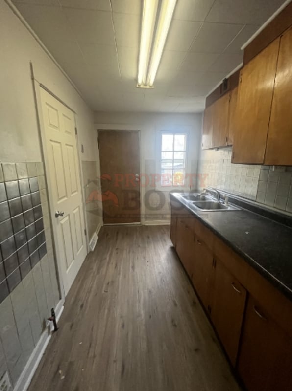 Building Photo - 507 School St