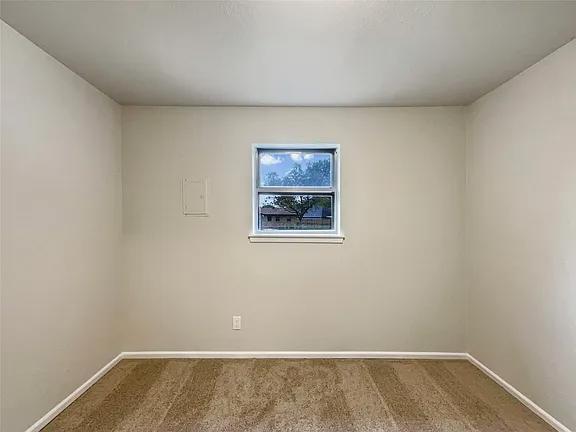 Building Photo - MOVE IN READY