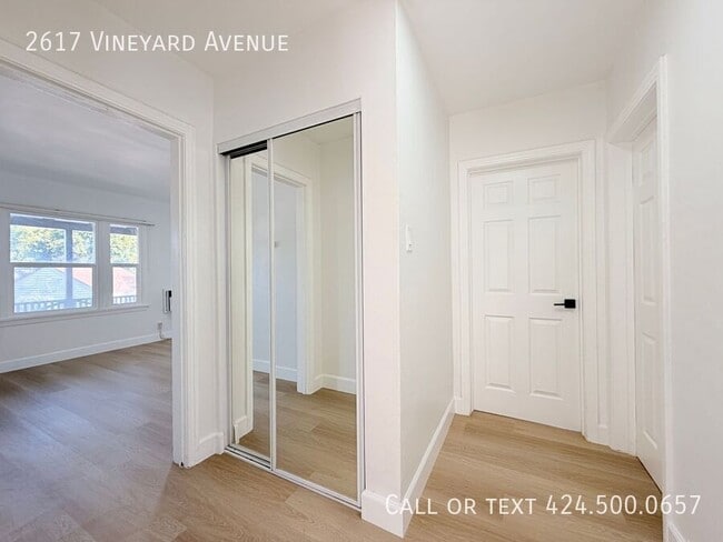 Building Photo - 2617 Vineyard Ave