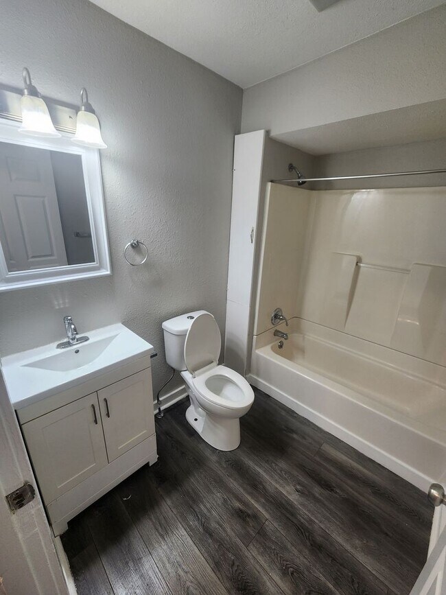 Building Photo - 307 E 22nd St