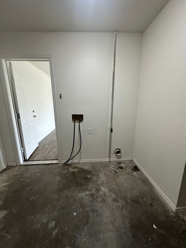Building Photo - Kinkead Duplex