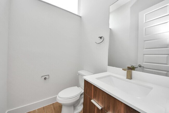 Building Photo - 13104 Moncloa Dr
