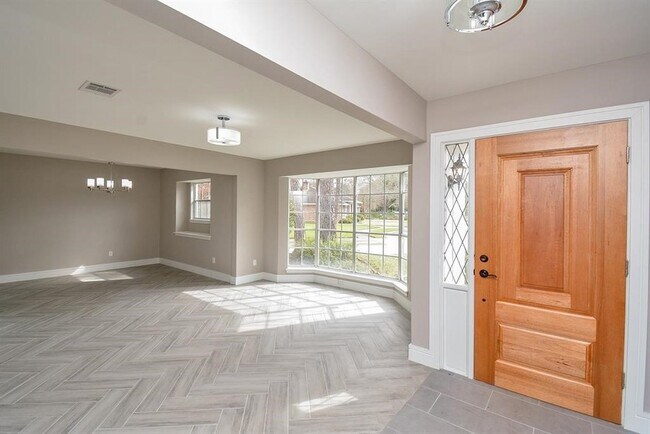 Building Photo - 8518 Braesview Ln