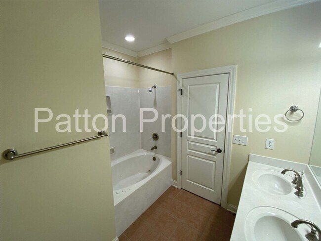 Building Photo - 1308 Pulaski St