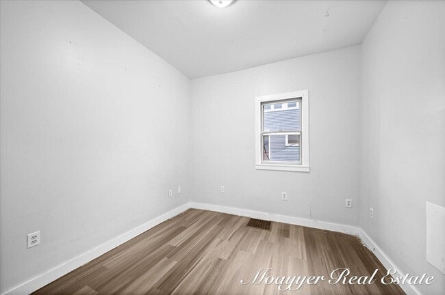 Building Photo - 921 4th St NW