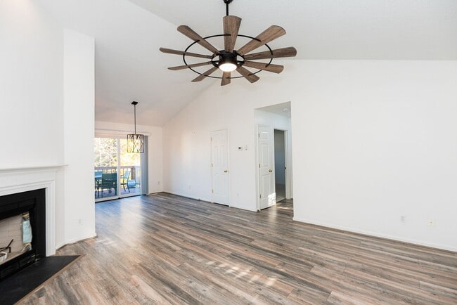 Building Photo - Charming 3Bed/2Bath house with 1 car garage in Greensboro