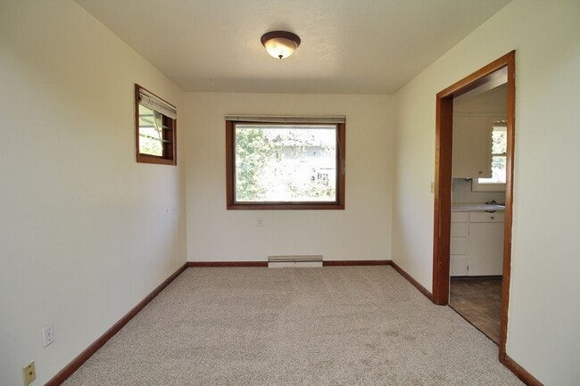 Building Photo - Delightful 3 Bedroom Mid-Century Ranch Hom...