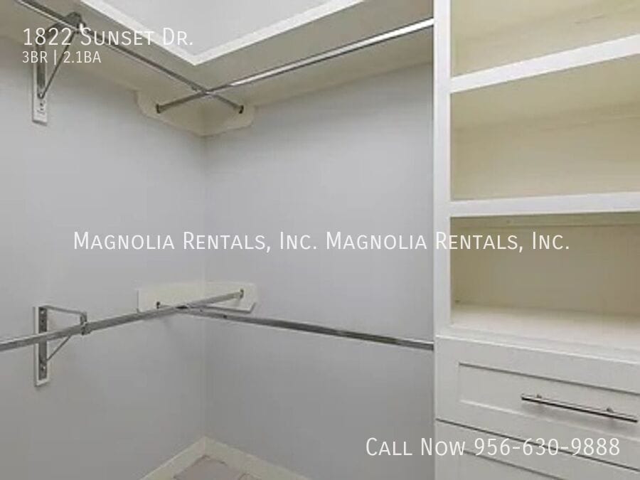 Building Photo - 1822 Sunset Dr