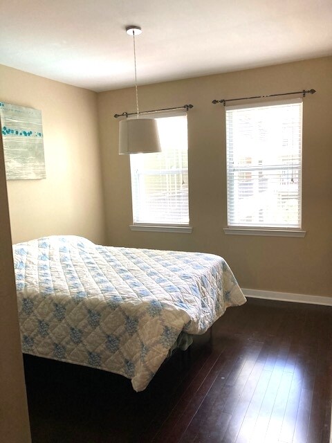 Building Photo - 401 20th St S