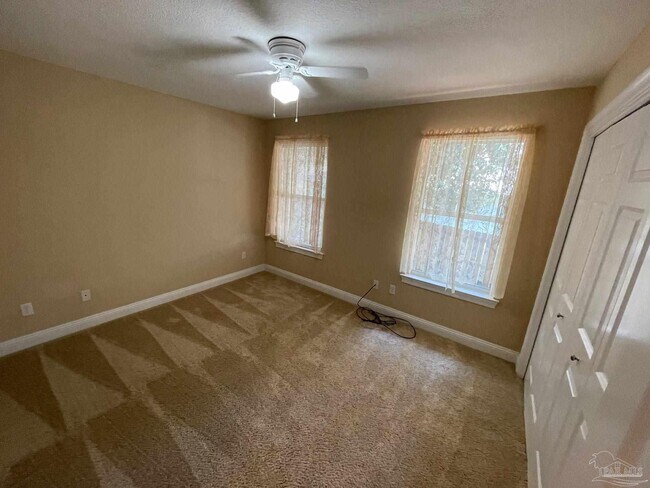 Building Photo - 5955 Hermitage Dr