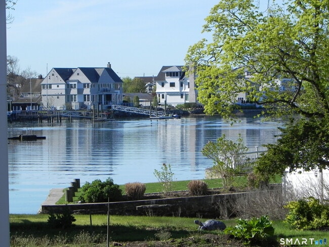 Building Photo - 10 Hawkins Ave