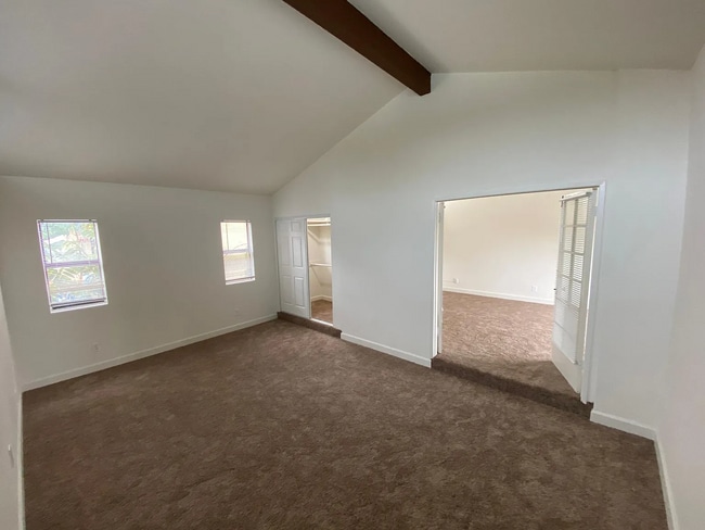 Building Photo - 3106 E 15th St