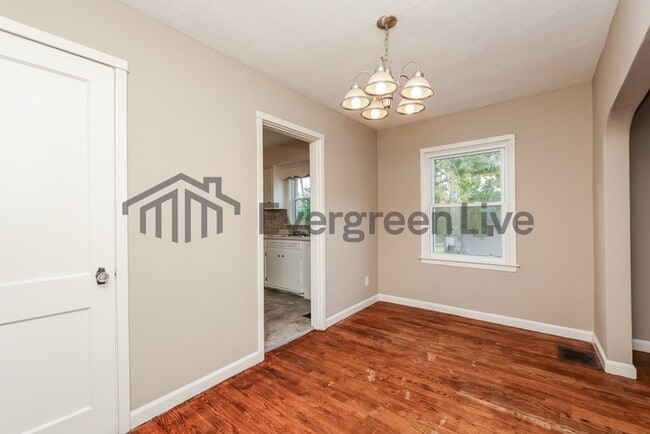 Building Photo - 4263 Woodcliffe Ave