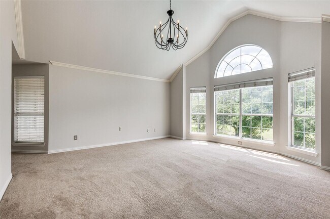 Building Photo - Located in a highly desirable neighborhood.
