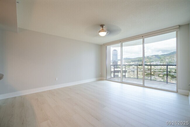 Building Photo - Luxury 3 Bed 2 Bath in the Allure