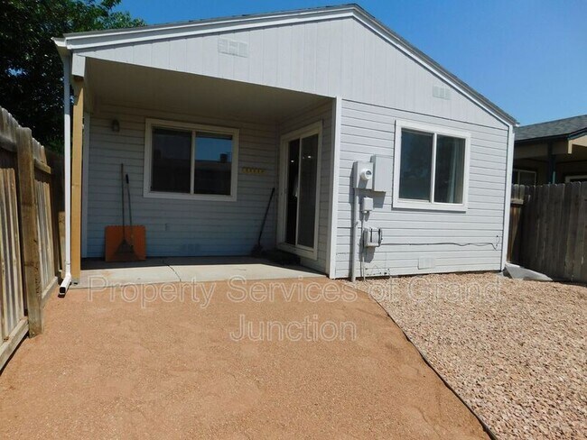 Building Photo - 493 Green Acres St