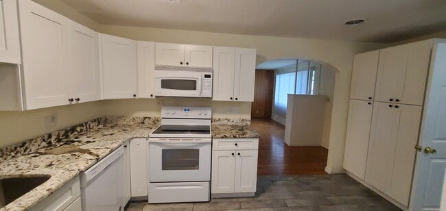 Building Photo - 714 E Crawford St