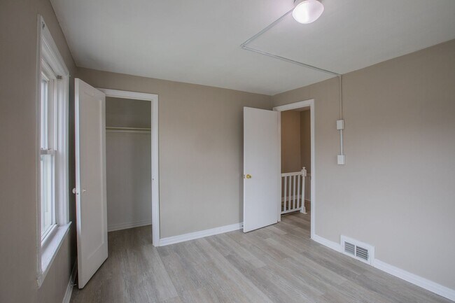 Building Photo - Lovely 2 BR/1 BA EOG Townhome in Brooklyn ...