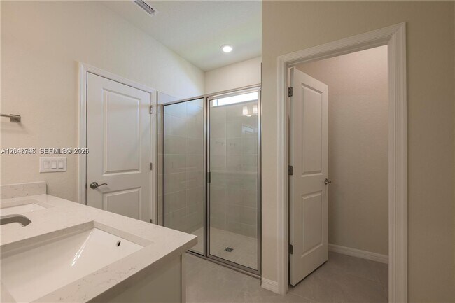 Building Photo - 12300 SW Myrtle Oak Dr