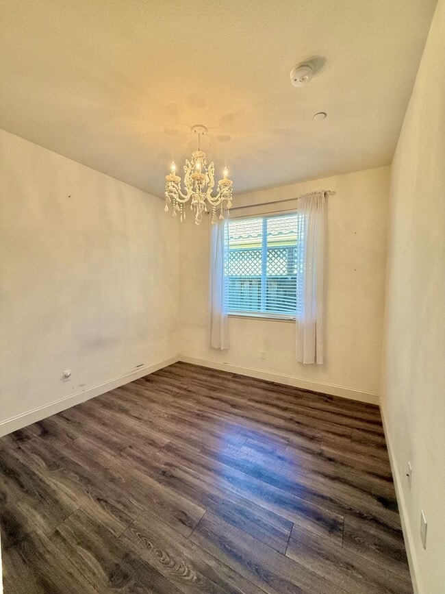 Building Photo - 3 bedroom home in Hollister