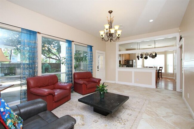 Building Photo - 16242 Pine Thorn Dr