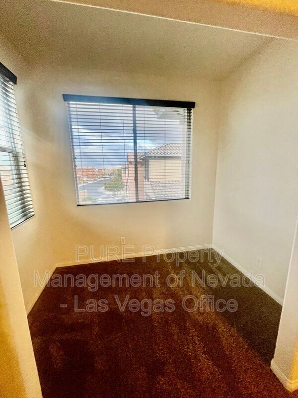 Building Photo - 117 Castle Course Ave