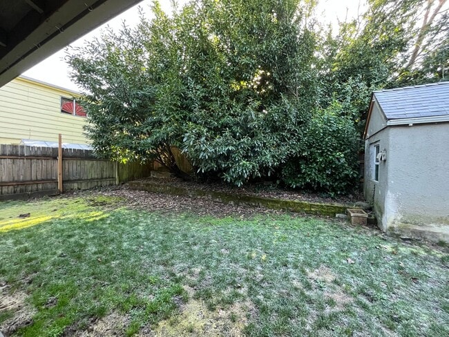 Building Photo - Updated and Bright 3 Bedroom 2 Bath Home in NE Portland (PDX/Columbia River)