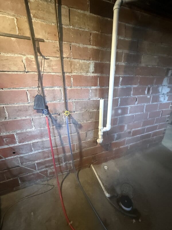 Building Photo - 2824 Des Moines St