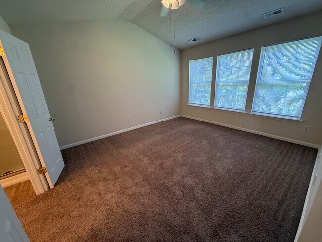 Building Photo - 146 Brentfield Loop