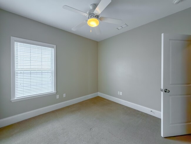 Building Photo - 1946 Sagebrook Dr