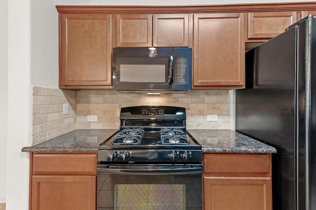 Building Photo - 1620 Bryant Dr