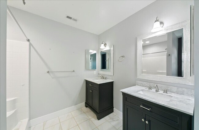 Building Photo - Bright, Spacious Home in Prime Southeast B...
