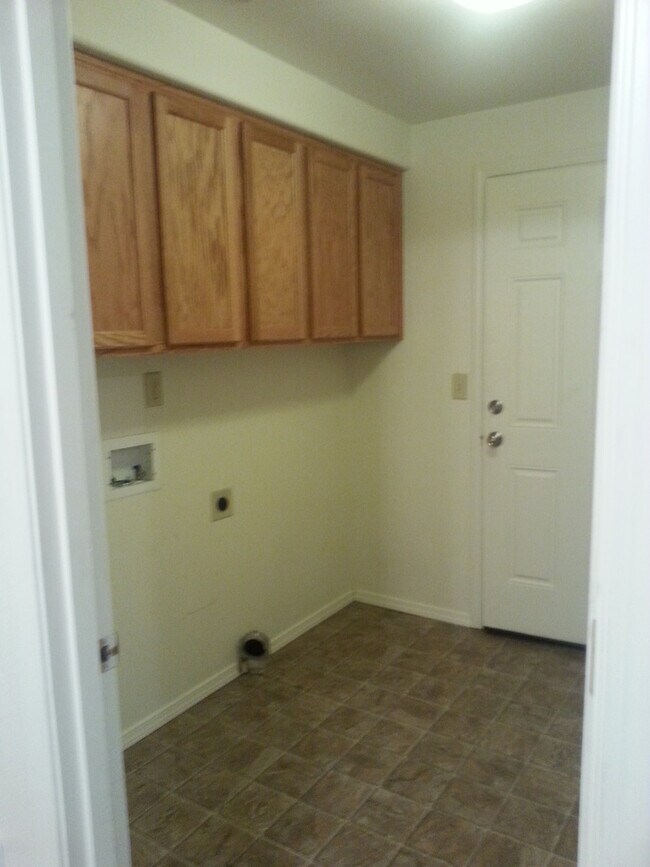 Building Photo - 1352br